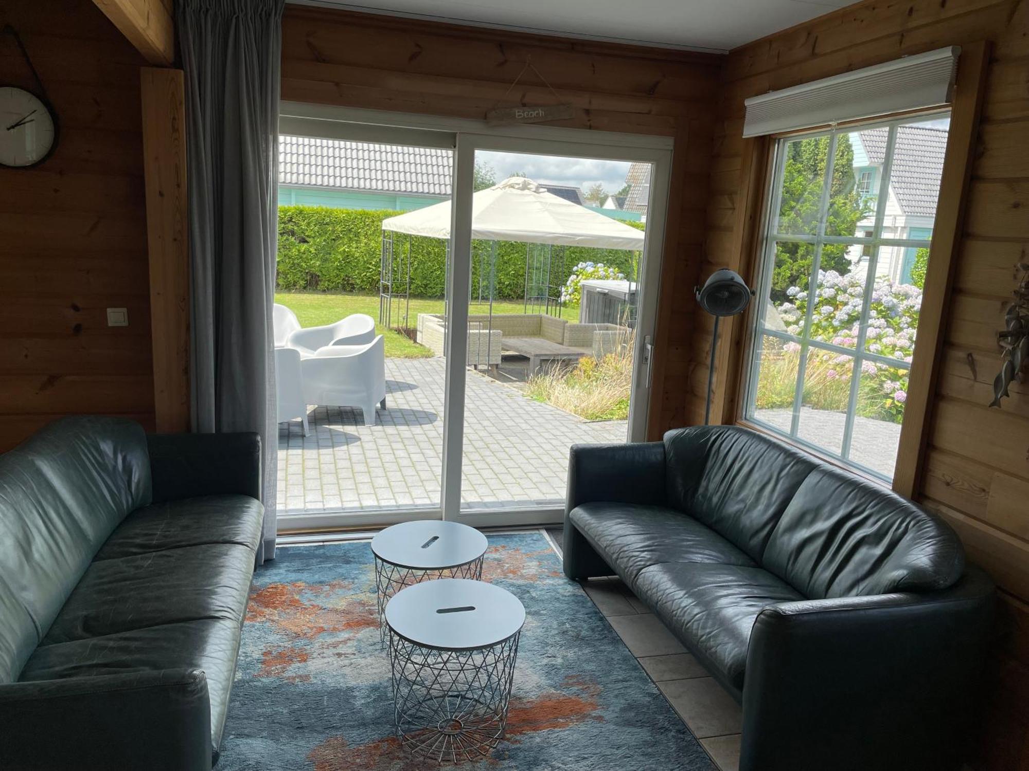 Vrijstaande Luxe Finse Blokhut 2-6 Of 2-8 Pers Villa Kropswolde Rom bilde
