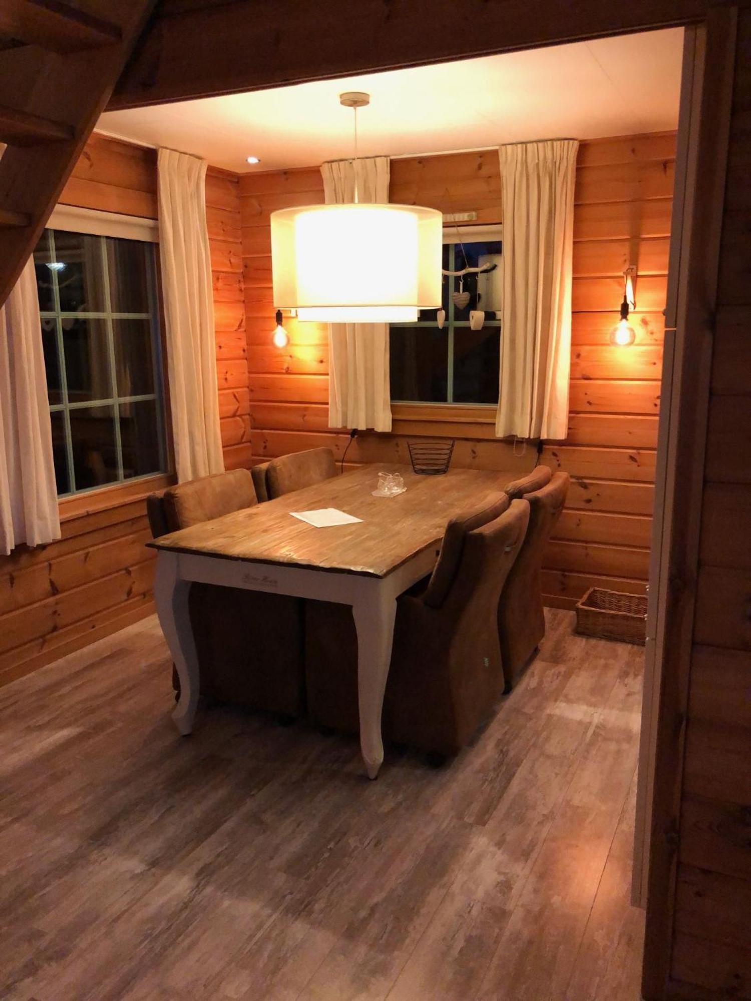 Vrijstaande Luxe Finse Blokhut 2-6 Of 2-8 Pers Villa Kropswolde Rom bilde