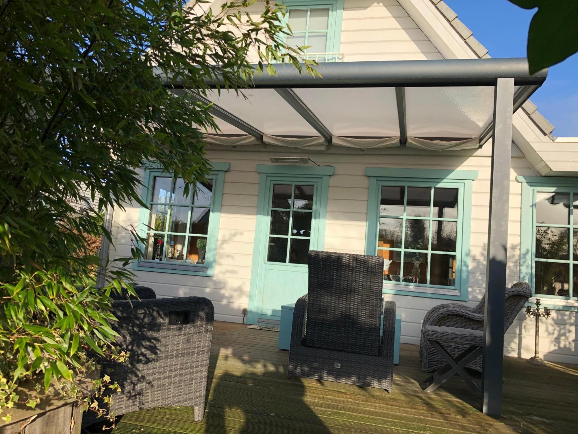 Vrijstaande Luxe Finse Blokhut 2-6 Of 2-8 Pers Villa Kropswolde Rom bilde