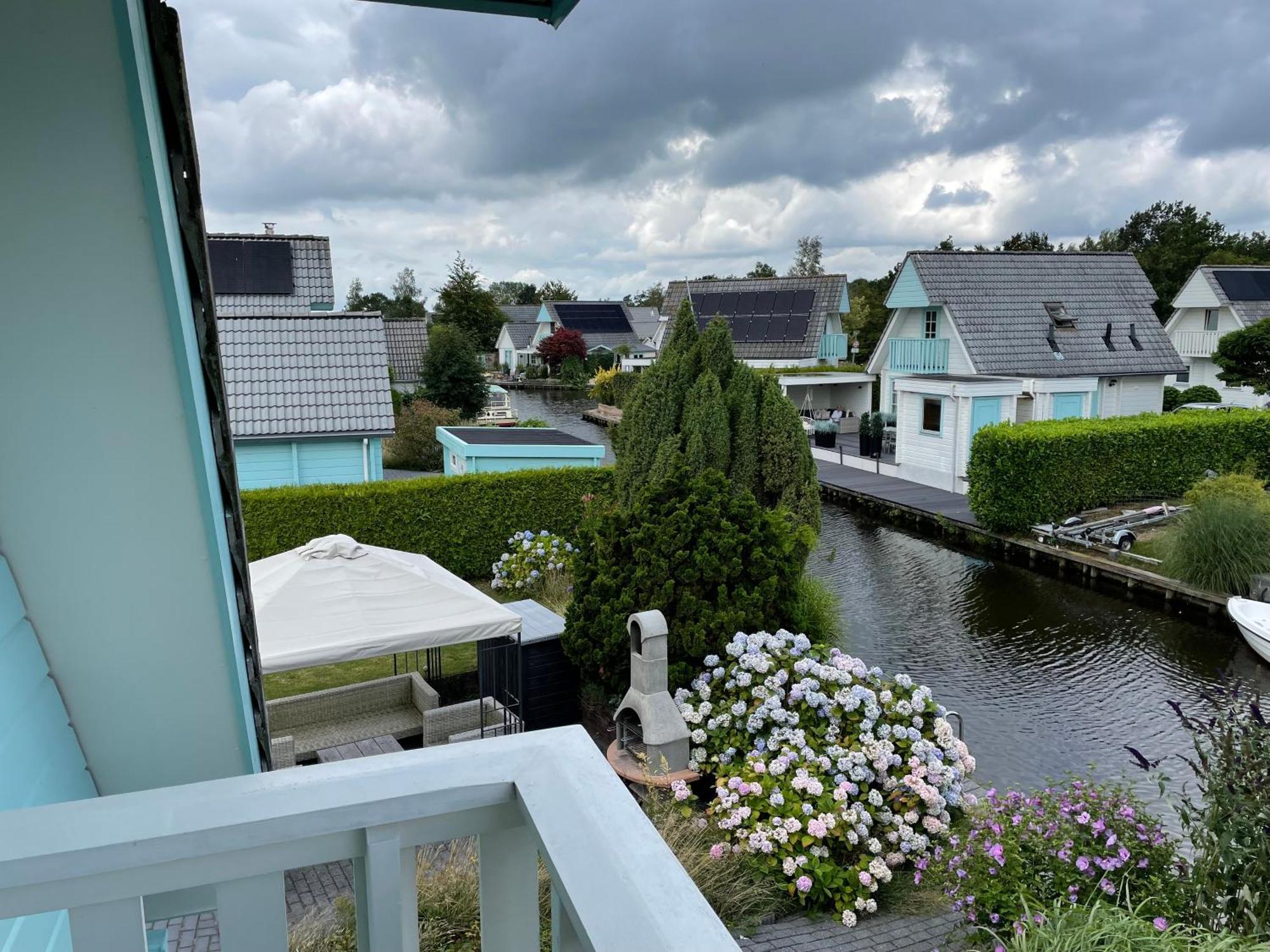 Vrijstaande Luxe Finse Blokhut 2-6 Of 2-8 Pers Villa Kropswolde Rom bilde
